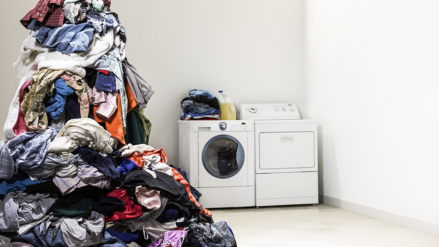 Como separar as roupas para lavar?